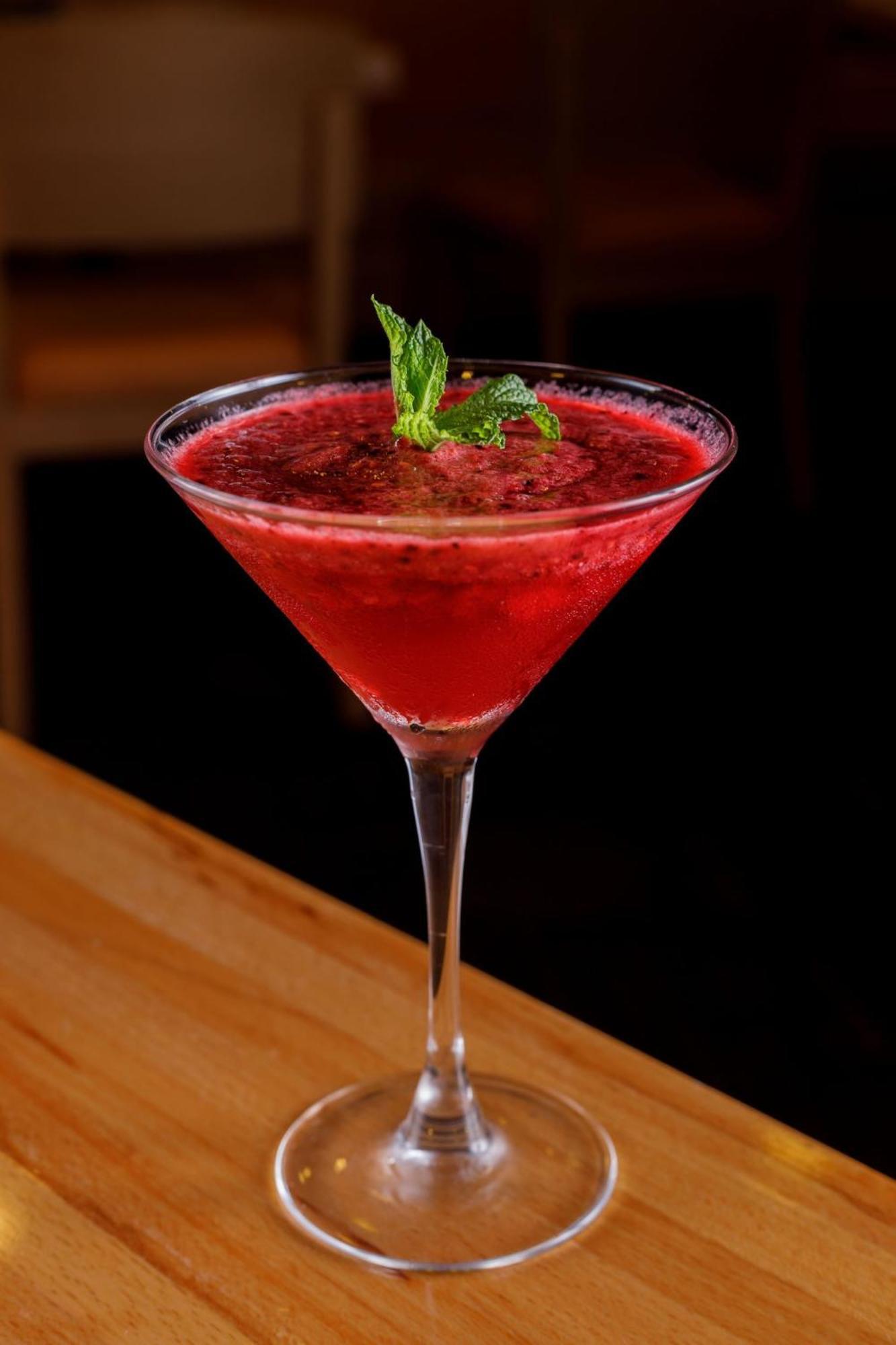 Camino Real Santa Fe Hotel Мексико Сити Екстериор снимка A cosmopolitan garnished with a sprig of mint